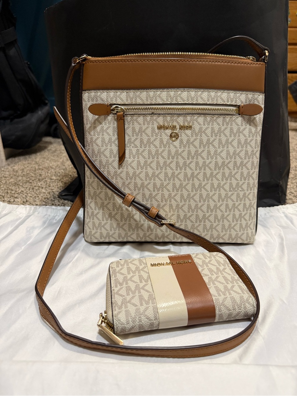 Michael Kors Beige/Cognac Signature Crossbody with Matching Wallet